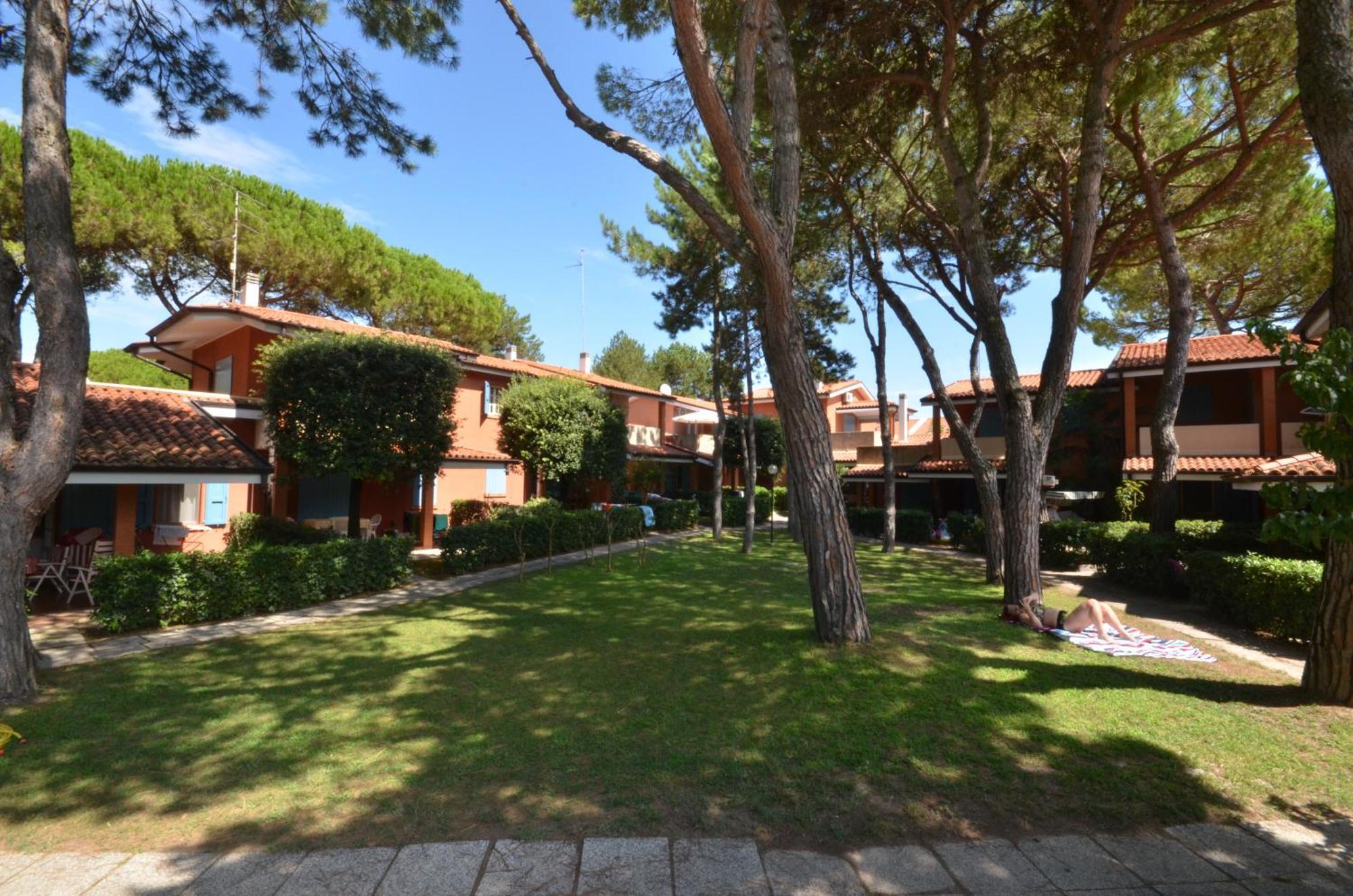Villaggio Euro Residence Club Bibione Bagian luar foto